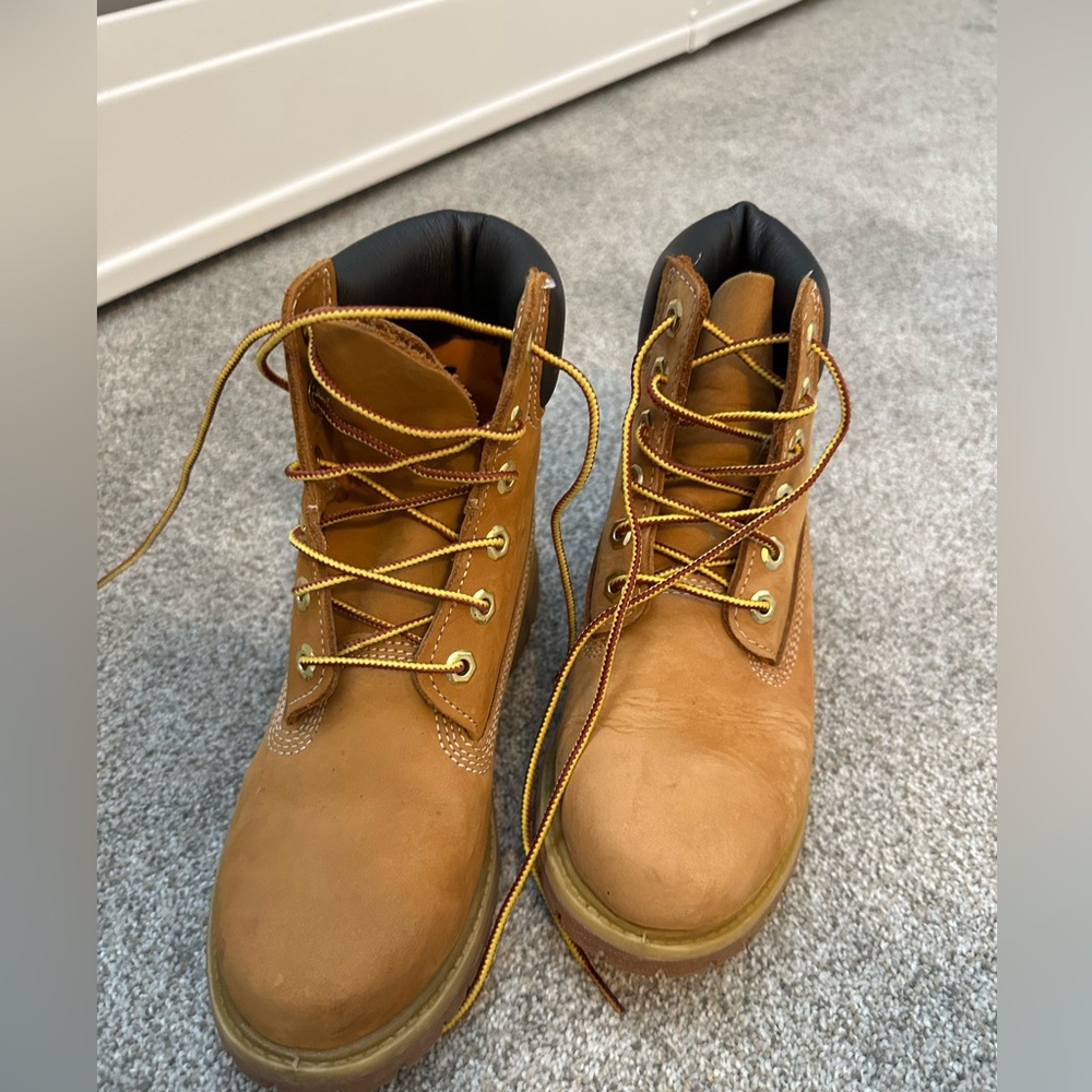 Timberland women’s Tan Leather Boots Size 6
